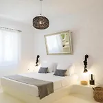 Mykonian & 4*