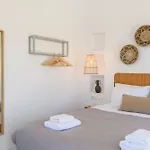 Mykonian & 아파트호텔 Merchia Beach